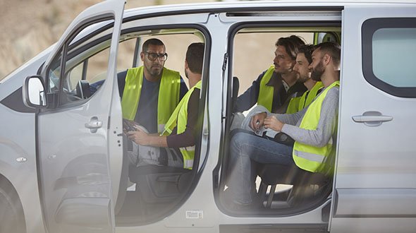 Peugeot Partner Ви перевозите до п'яти людей та вантаж Peugeot Partner Ви перевозите до п'яти людей та вантаж