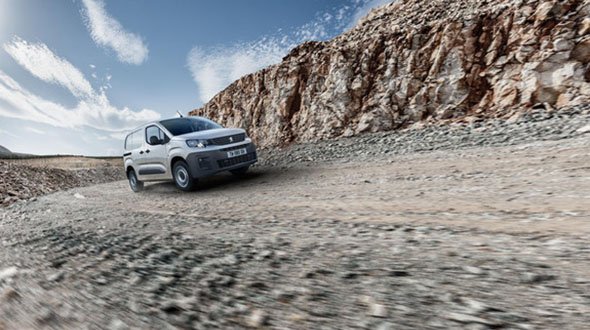 Peugeot Partner Вам доводиться їздити по бездоріжжю Peugeot Partner Вам доводиться їздити по бездоріжжю